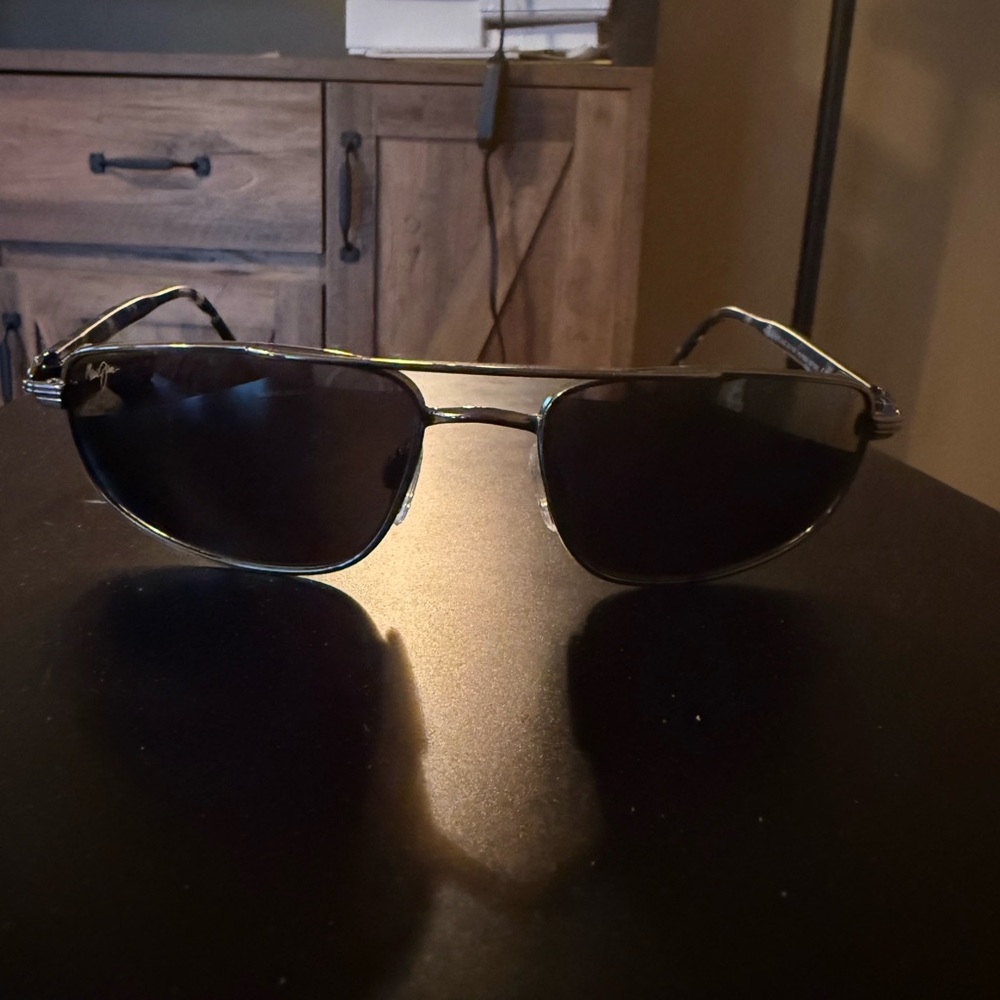 Maui Jim Men’s Kahuna Sunglasses with Dark Lenses